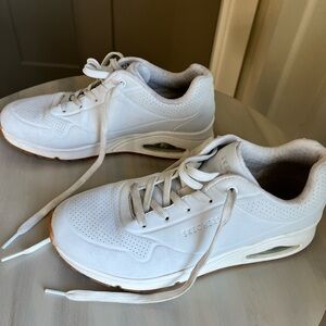 Women’s Sketchers 9.5 white UNO Air